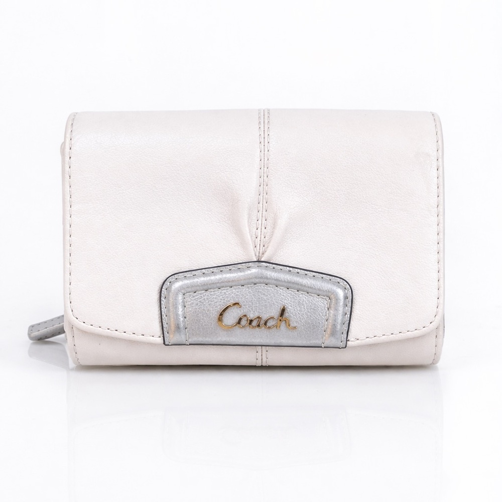 COACH Ashley Beige Leather Compact Clutch Medium Wallet